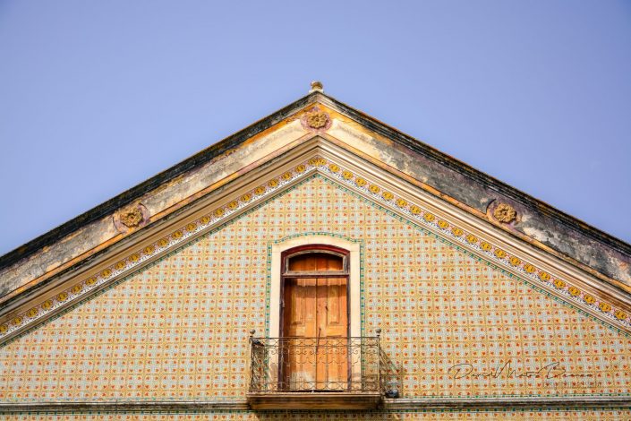 Fachada revestida a azulejo