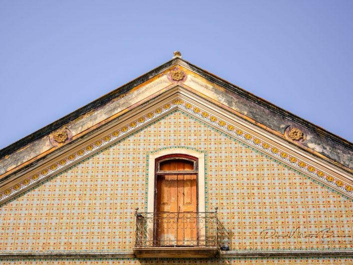 Fachada revestida a azulejo
